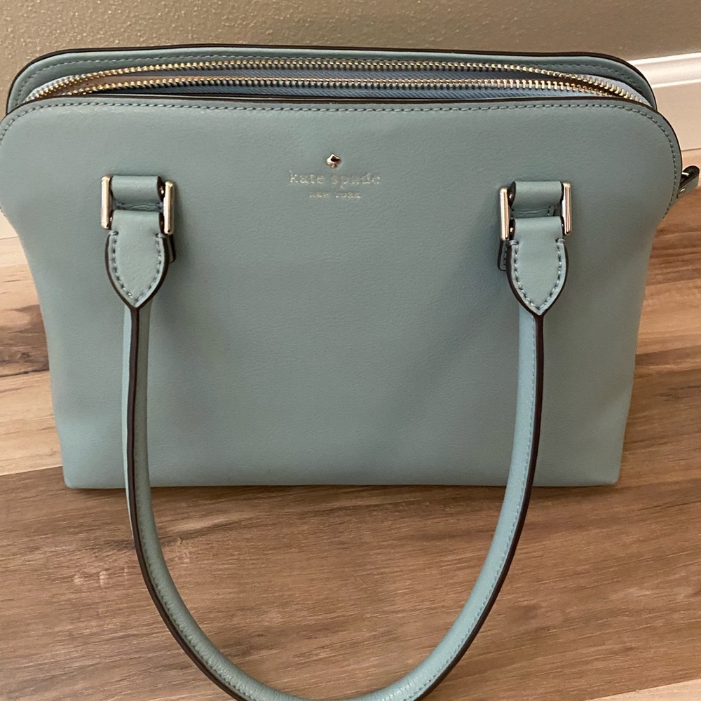 Kate spade handbag, beautiful mint color, perfect for spring summer.